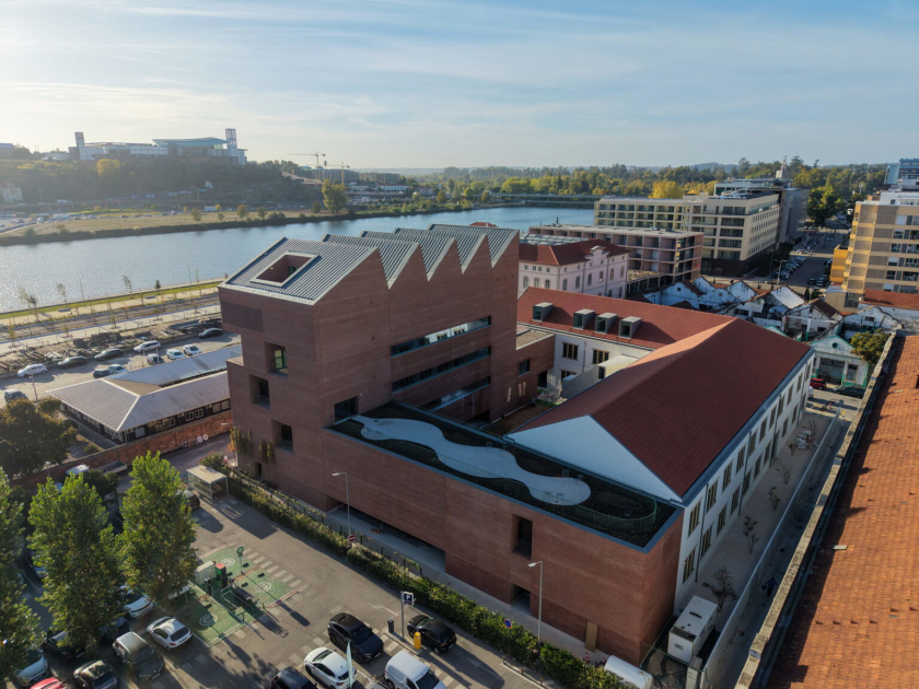Tecnológica portuguesa Critical Software transforma edifício histórico da Coimbra Editora na sua nova sede
