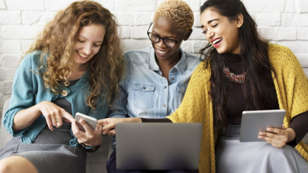 Prémio Women Shaping Tech está de regresso para apoiar projetos que aproximam mais mulheres da tecnologia
