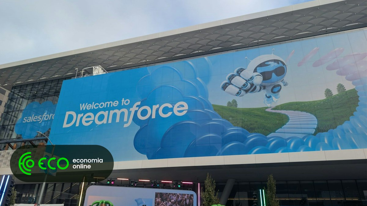 Salesforce prevê “fim do software que faz os humanos fazerem o trabalho todo”