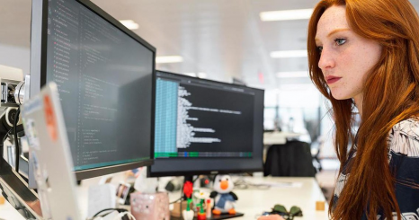 Adoção da IA pode ter efeito negativo estrutural na representação das mulheres na tecnologia