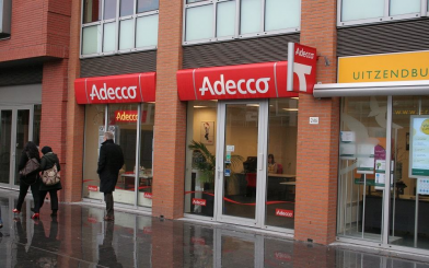 Adecco identifica “crescente sofisticação” de fraudes dirigidas a ofertas de emprego devido à IA