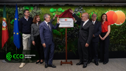 Mastercard instala em Lisboa novo centro para desenvolver pagamentos com agentes de IA