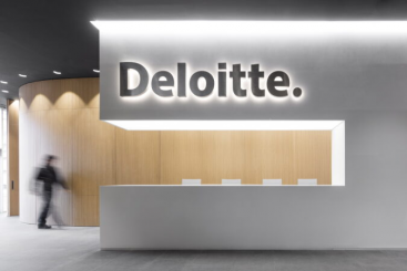 Deloitte paga propinas e dá bolsas a estudantes do ensino superior nas áreas tecnológicas